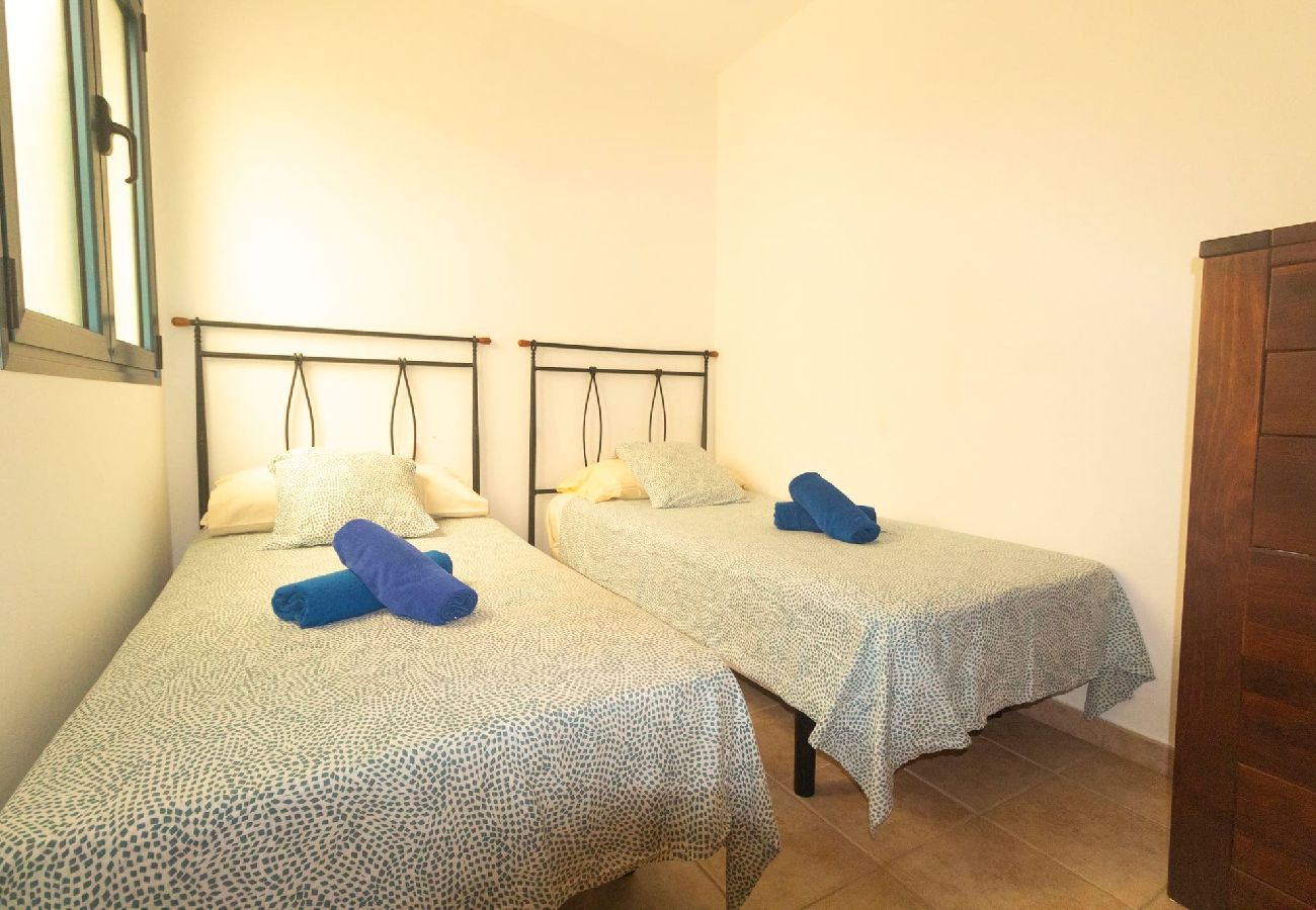 Rent by room in  Famara - Habitación Nº2, privada con baño compartido